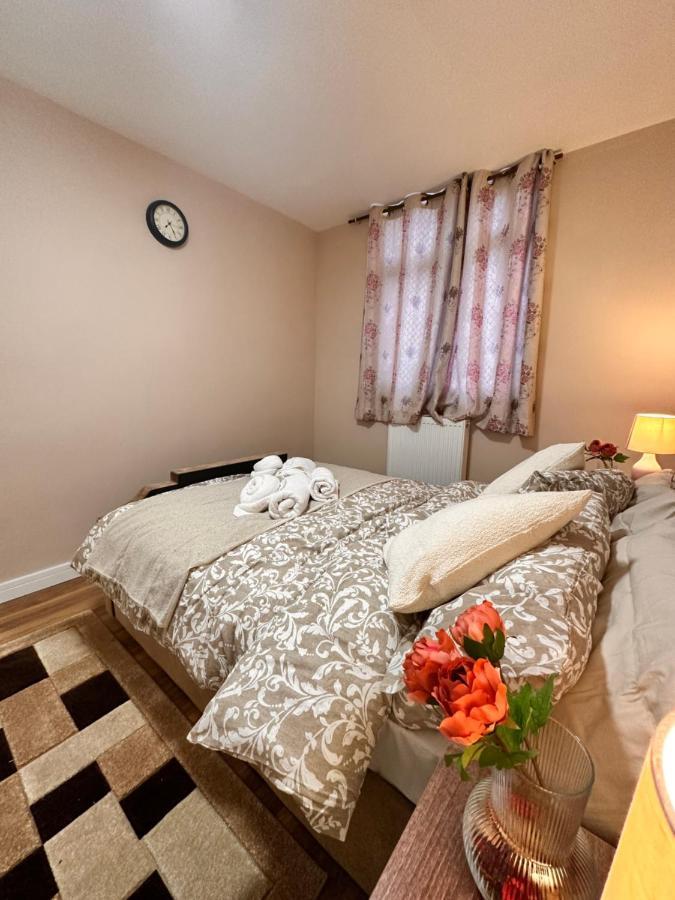 Canary Wharf Single Double And En-Suite Rooms Лондон Екстер'єр фото