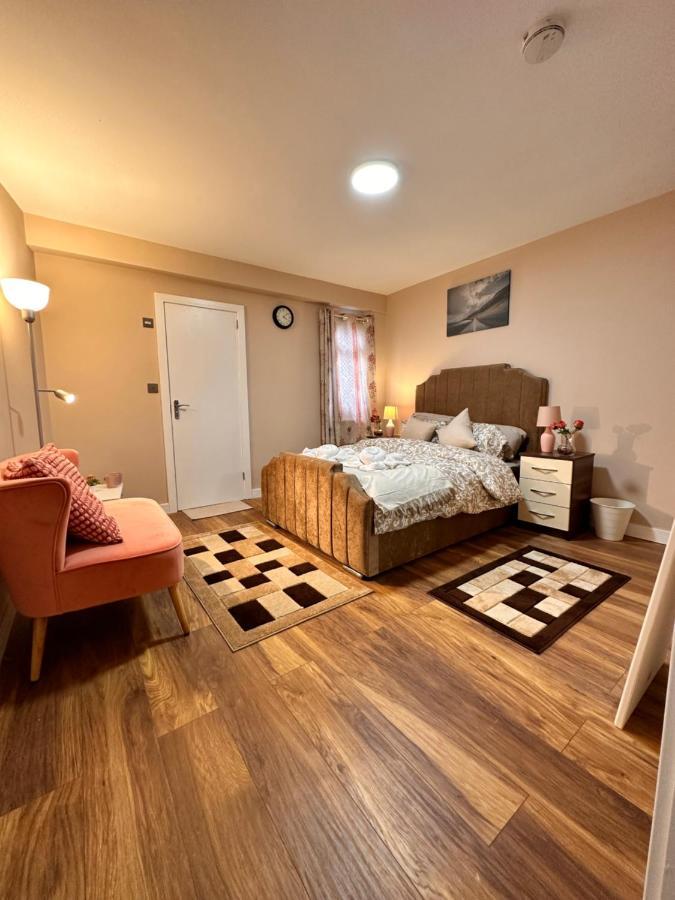 Canary Wharf Single Double And En-Suite Rooms Лондон Екстер'єр фото