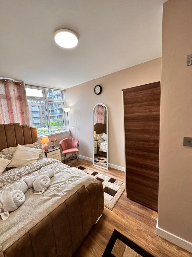 Canary Wharf Single Double And En-Suite Rooms Лондон Екстер'єр фото