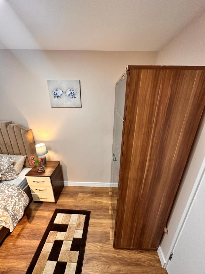 Canary Wharf Single Double And En-Suite Rooms Лондон Екстер'єр фото