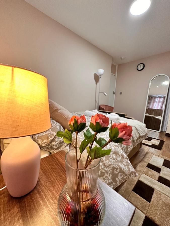 Canary Wharf Single Double And En-Suite Rooms Лондон Екстер'єр фото