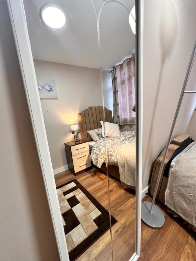 Canary Wharf Single Double And En-Suite Rooms Лондон Екстер'єр фото
