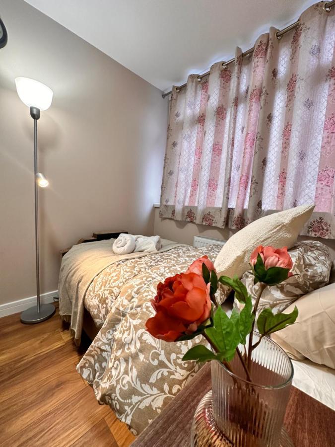 Canary Wharf Single Double And En-Suite Rooms Лондон Екстер'єр фото