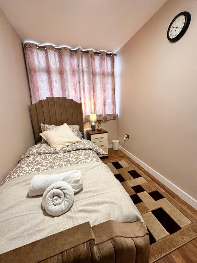 Canary Wharf Single Double And En-Suite Rooms Лондон Екстер'єр фото
