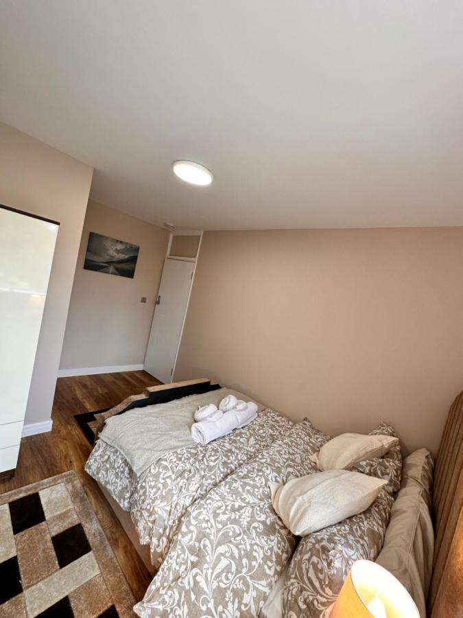 Canary Wharf Single Double And En-Suite Rooms Лондон Екстер'єр фото