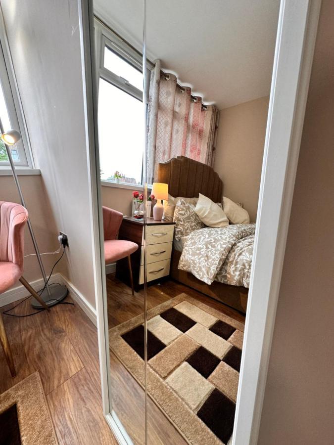 Canary Wharf Single Double And En-Suite Rooms Лондон Екстер'єр фото
