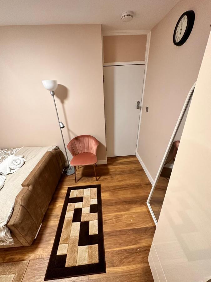 Canary Wharf Single Double And En-Suite Rooms Лондон Екстер'єр фото