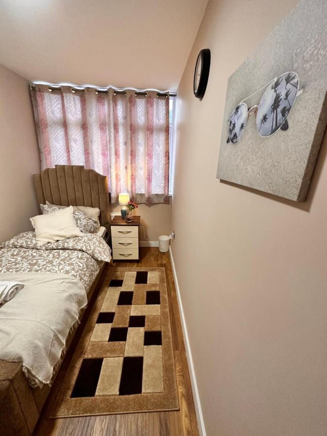Canary Wharf Single Double And En-Suite Rooms Лондон Екстер'єр фото