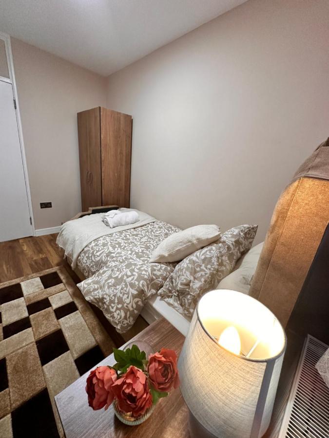 Canary Wharf Single Double And En-Suite Rooms Лондон Екстер'єр фото