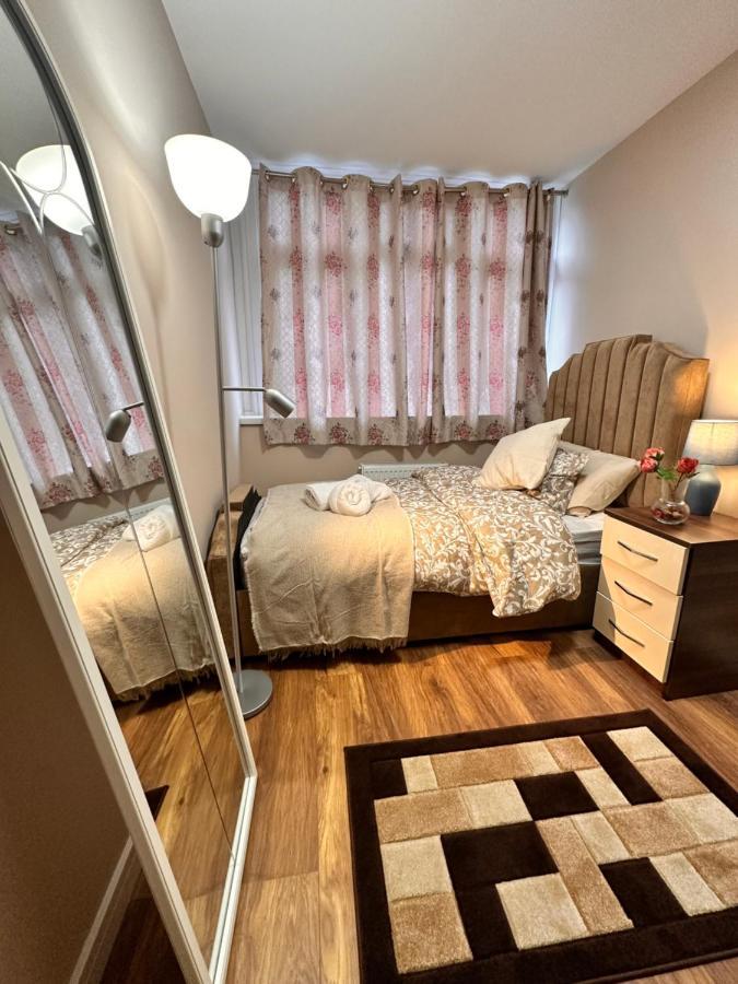 Canary Wharf Single Double And En-Suite Rooms Лондон Екстер'єр фото
