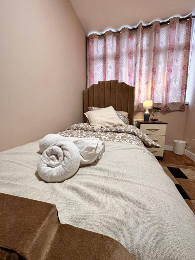 Canary Wharf Single Double And En-Suite Rooms Лондон Екстер'єр фото